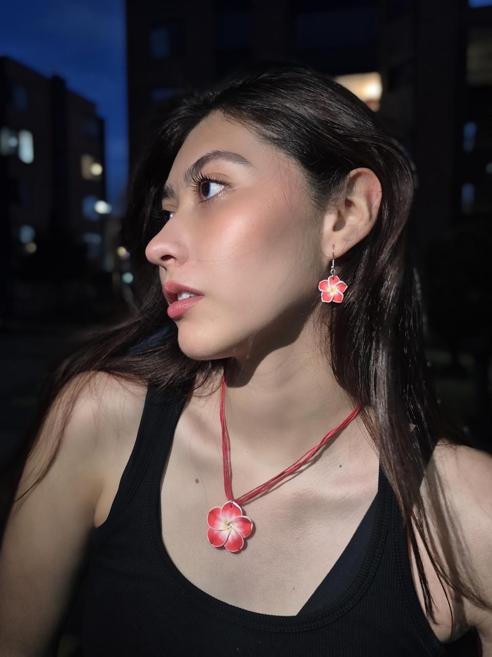 Set Floraura — Collar y Aretes Flor de Plumeria 🌺 Hecho a Mano