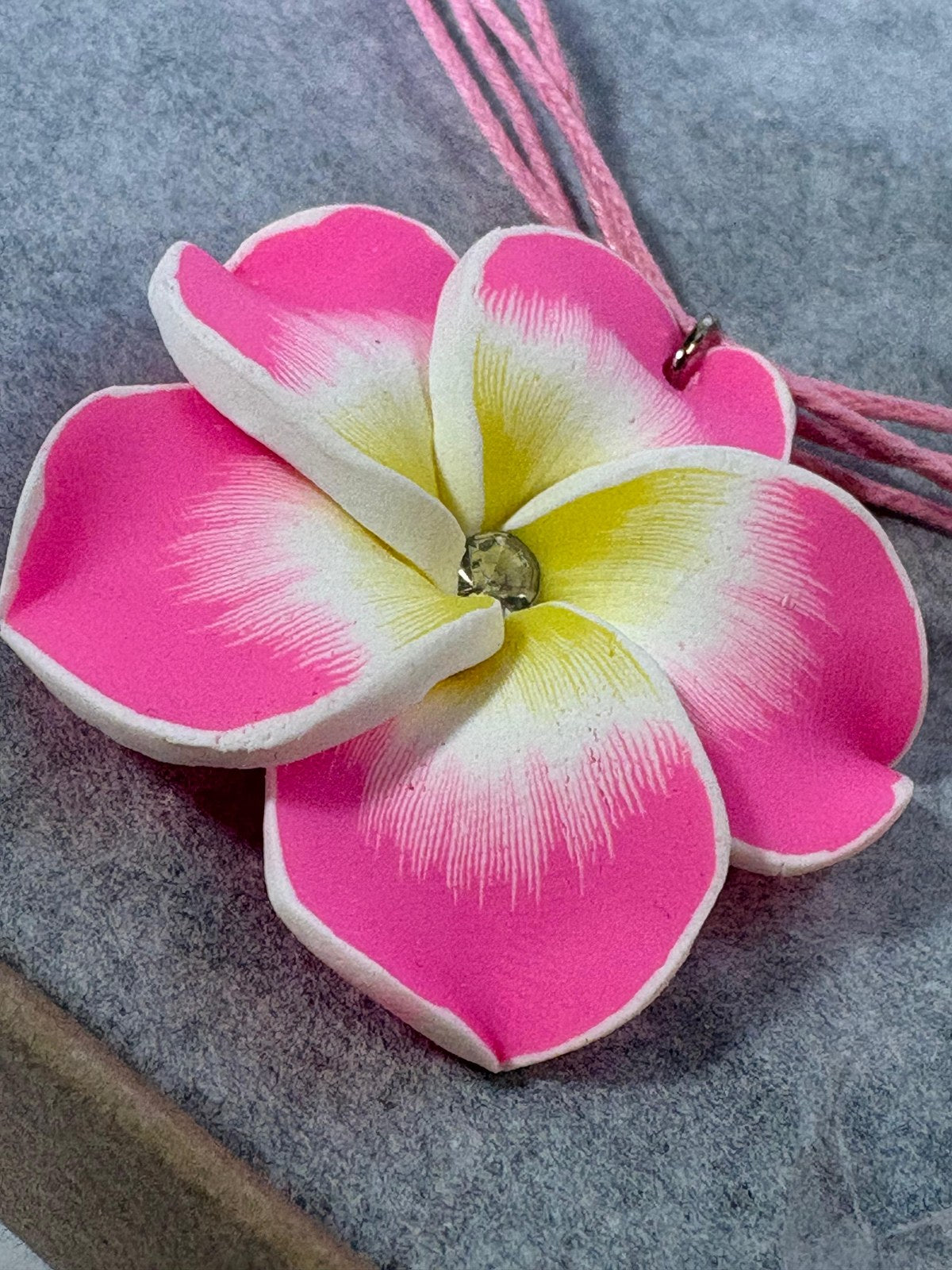 Set Floraura — Collar y Aretes Flor de Plumeria 🌺 Hecho a Mano