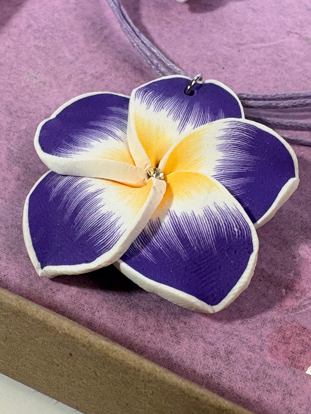 Set Floraura — Collar y Aretes Flor de Plumeria 🌺 Hecho a Mano