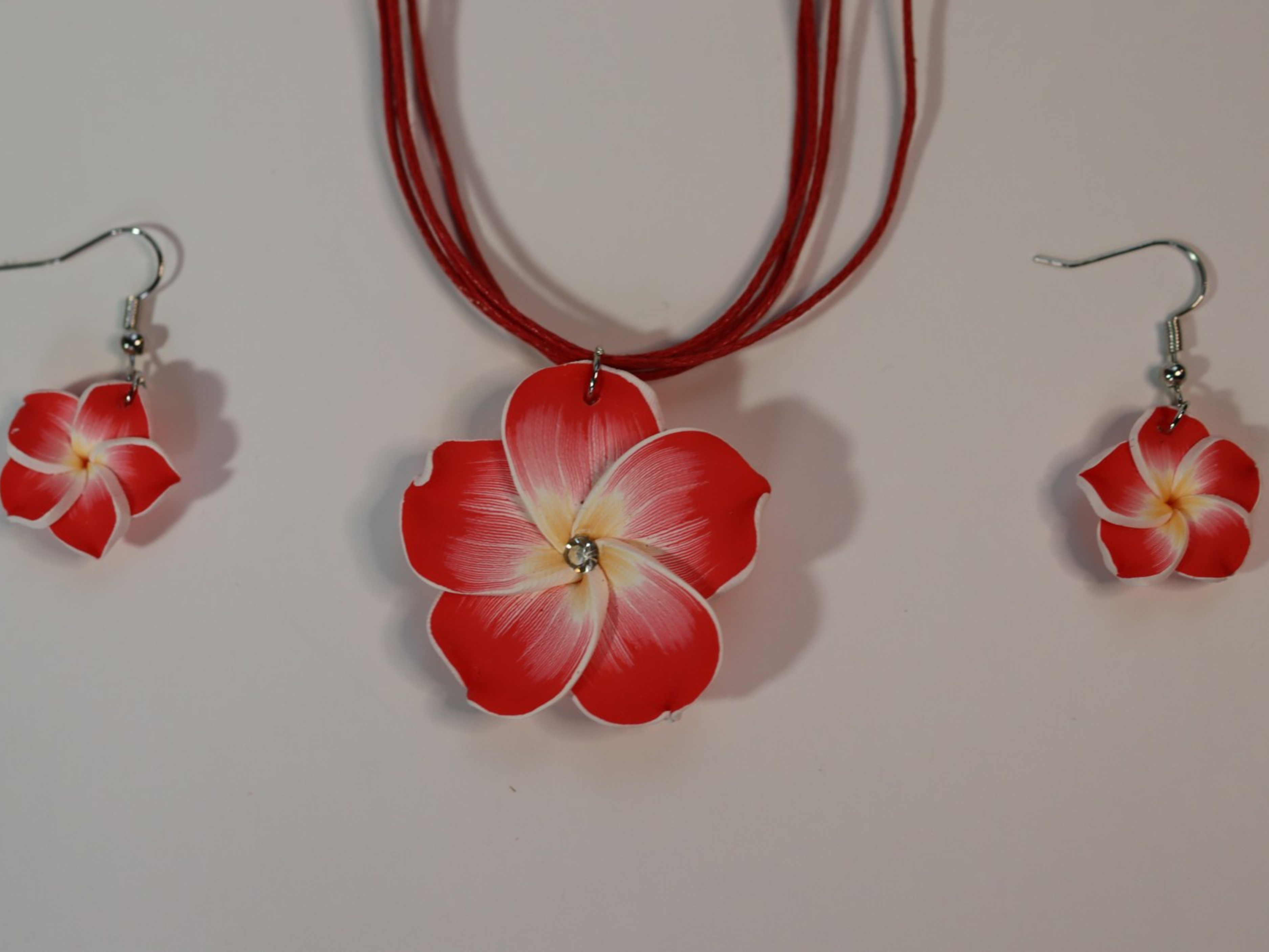 Set Floraura — Collar y Aretes Flor de Plumeria 🌺 Hecho a Mano
